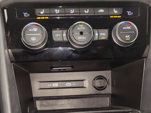 Used 2024 Volkswagen Taos SE AWD/4WD image 19