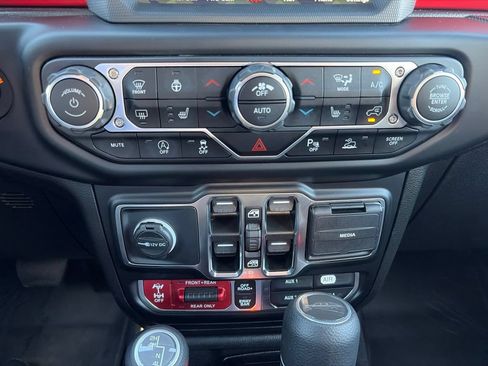 Used 2021 Jeep Gladiator Rubicon AWD/4WD image 31