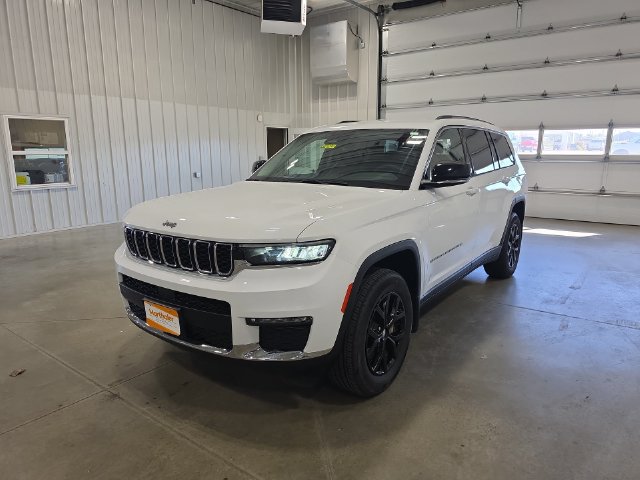 Used 2023 Jeep Grand Cherokee L Limited w/ Trailer Tow Group (B) AWD/4WD image 4