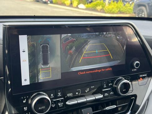 Used 2023 Toyota Highlander Limited image 24