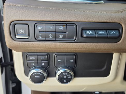 Used 2023 GMC Yukon XL Denali AWD/4WD image 23