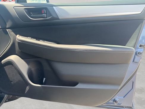 Used 2019 Subaru Outback 2.5i AWD/4WD image 13