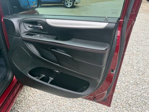 Used 2017 Dodge Grand Caravan GT FWD image 16