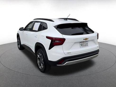 Used 2025 Chevrolet Trax LT image 11