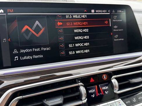 Used 2021 BMW X5 xDrive40i w/ Premium Package image 3