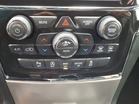 Used 2022 Jeep Grand Cherokee Limited image 8