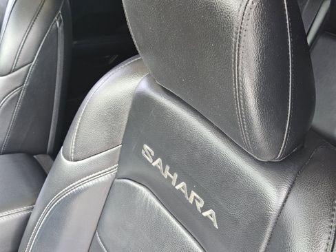 Used 2018 Jeep Wrangler Unlimited Sahara image 32