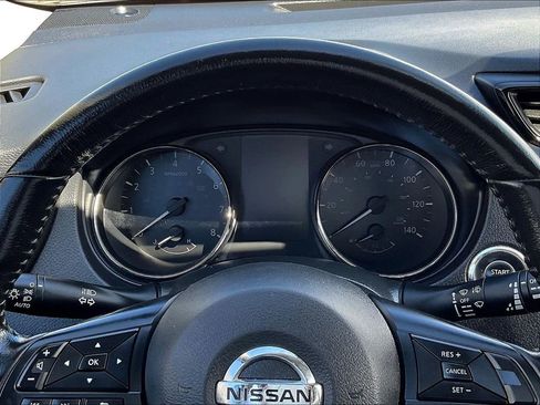 Used 2017 Nissan Rogue SV w/ SV Premium Package AWD/4WD image 13