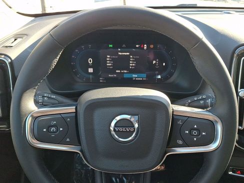 Certified 2023 Volvo XC40 B5 Plus image 20