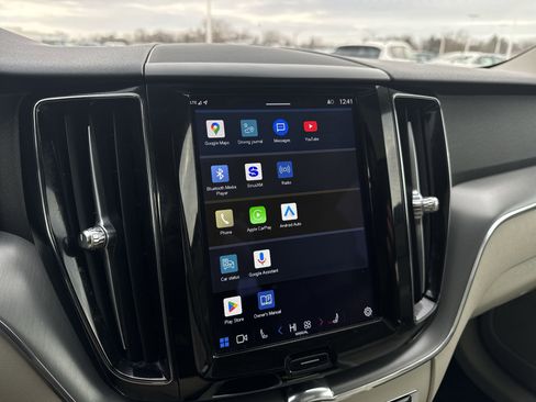 Used 2023 Volvo XC60 B5 Core image 14