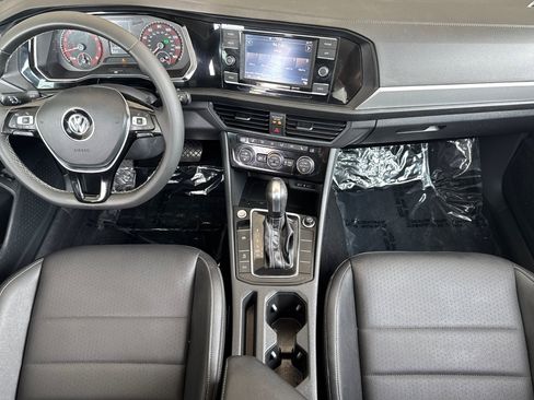 Used 2021 Volkswagen Jetta SE image 12