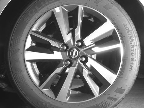 Used 2025 Nissan Versa SV FWD image 14