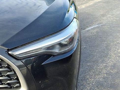 Used 2025 Toyota Corolla Cross XLE FWD image 9