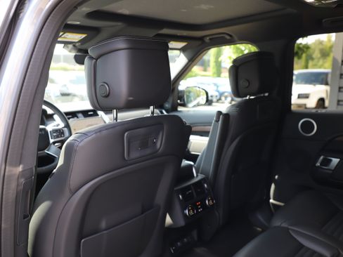 New 2026 Land Rover Discovery Dynamic SE AWD/4WD image 15
