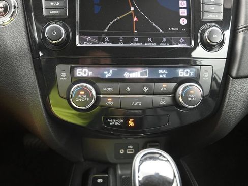 Used 2019 Nissan Rogue SL FWD image 18
