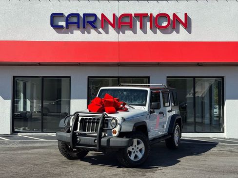 Used 2013 Jeep Wrangler Unlimited Sport image 2