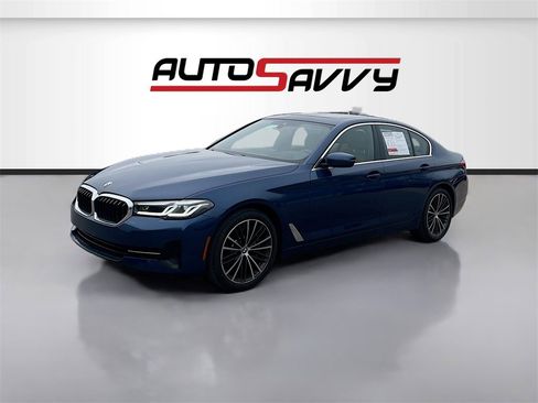 Used 2023 BMW 530i w/ Premium Package image 3