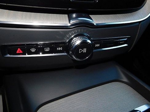 Certified 2025 Volvo XC60 B5 Plus image 26