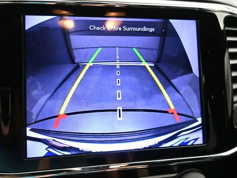 Used 2020 Jeep Grand Cherokee Laredo w/ Laredo X Package image 18