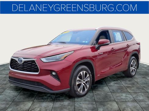 Used 2021 Toyota Highlander XLE AWD/4WD image 7