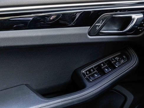 Used 2022 Porsche Macan image 14