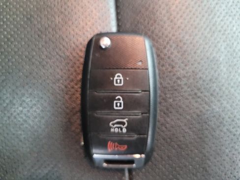 Used 2017 Kia Sorento LX w/ LX Convenience Package image 32