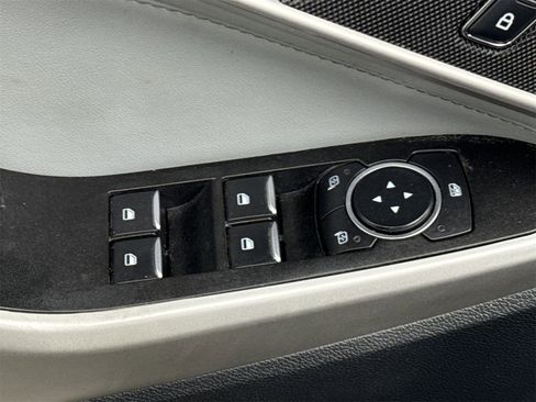 Used 2022 Ford Explorer XLT w/ Equipment Group 202A image 17