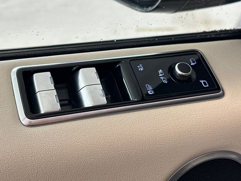 Used 2020 Land Rover Range Rover Sport HSE image 13