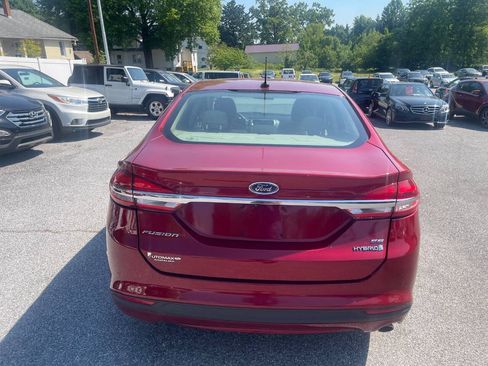 Used 2018 Ford Fusion SE FWD image 7