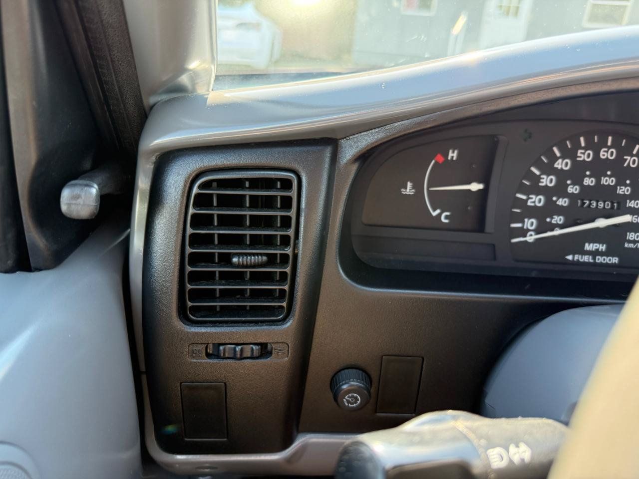 Used 2004 Toyota Tacoma 2WD Regular Cab w/ Enhancement Pkg image 47