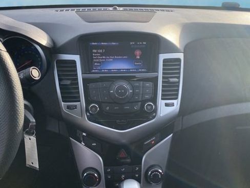 Used 2016 Chevrolet Cruze LT image 10