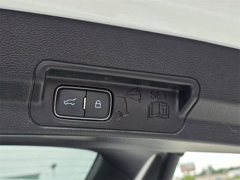 Used 2021 Ford Explorer XLT w/ Equipment Group 202A image 15