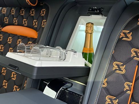 Used 2025 Rolls-Royce Cullinan Black Badge image 28