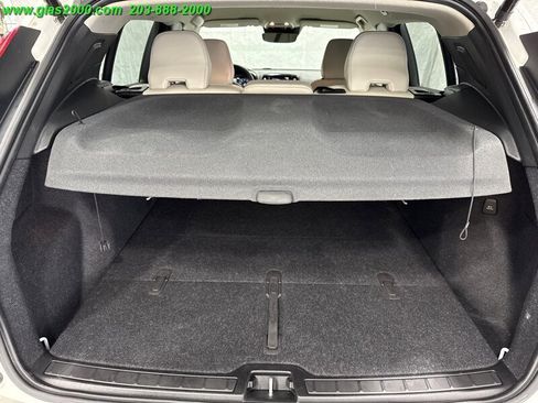 Used 2022 Volvo XC40 T5 Momentum image 15