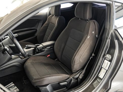 Used 2017 Ford Mustang Coupe image 31