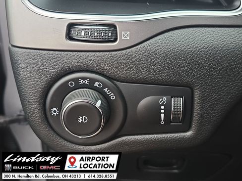 Used 2019 Jeep Cherokee Latitude w/ Cold Weather Group image 17