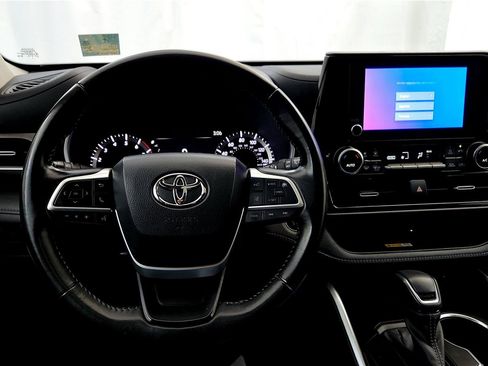 Used 2023 Toyota Highlander XLE AWD/4WD image 29