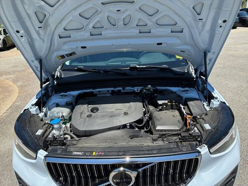Used 2025 Volvo XC40 B5 Ultra w/ Climate Package AWD/4WD image 16