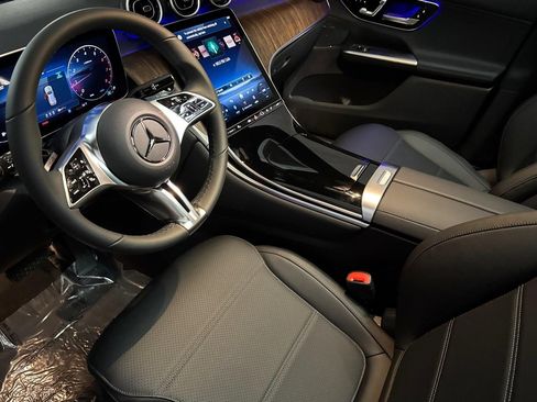 Used 2026 Mercedes-Benz GLC 300 4MATIC image 4