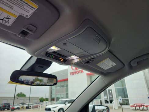 Used 2022 Chevrolet Equinox LT FWD image 29