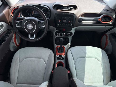 Used 2017 Jeep Renegade Latitude FWD image 15