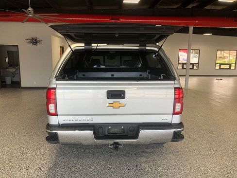 Used 2018 Chevrolet Silverado 1500 LTZ AWD/4WD image 15