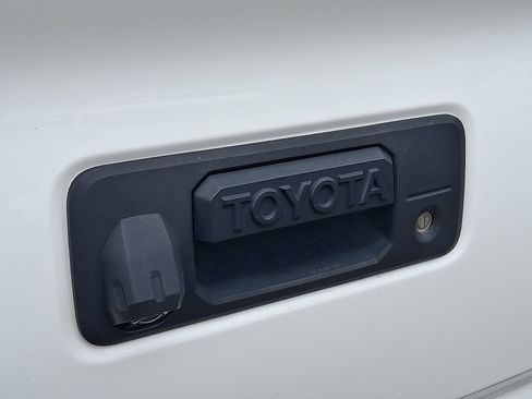 Used 2023 Toyota Tacoma TRD Off-Road w/ TRD Premium Off Road Package AWD/4WD image 31