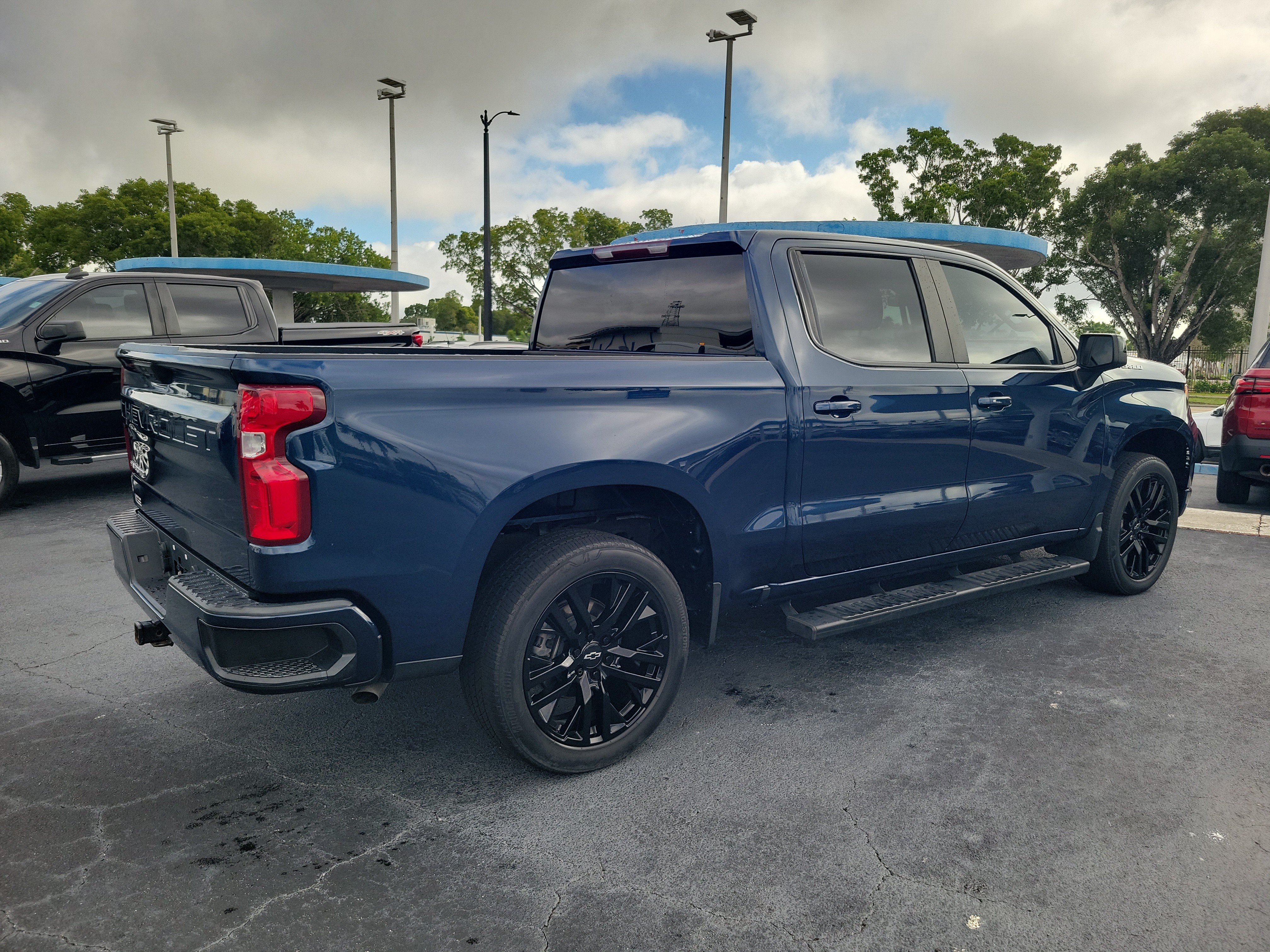Used 2023 Chevrolet Silverado 1500 RST AWD/4WD image 4