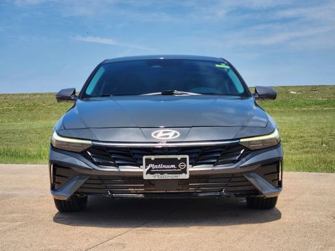 Used 2024 Hyundai Elantra Limited FWD image 6