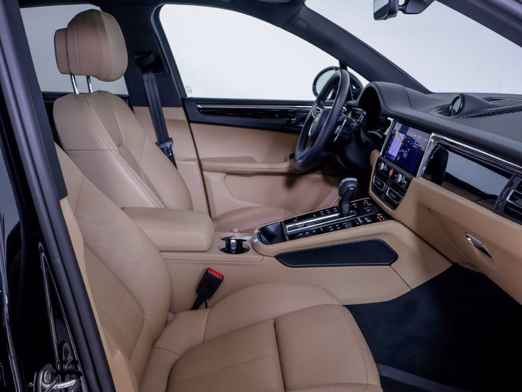 Certified 2026 Porsche Macan AWD/4WD image 7
