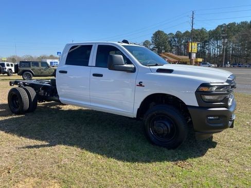 New 2026 RAM 3500 Tradesman AWD/4WD image 4