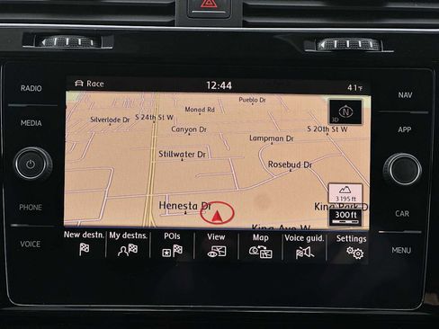 Used 2018 Volkswagen Golf R 4-Door image 18