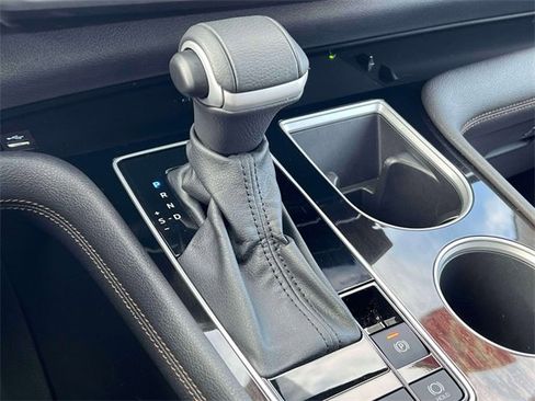 Used 2025 Toyota Sienna Platinum image 33