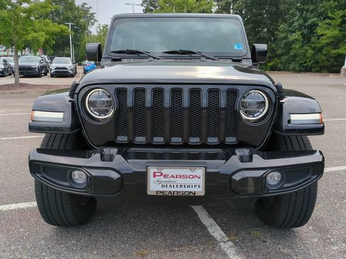 Used 2022 Jeep Wrangler Unlimited Sahara AWD/4WD image 9